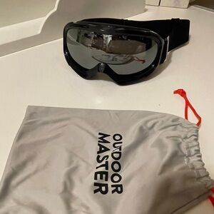 Outdoor Master OTG Ski Goggles new with bag